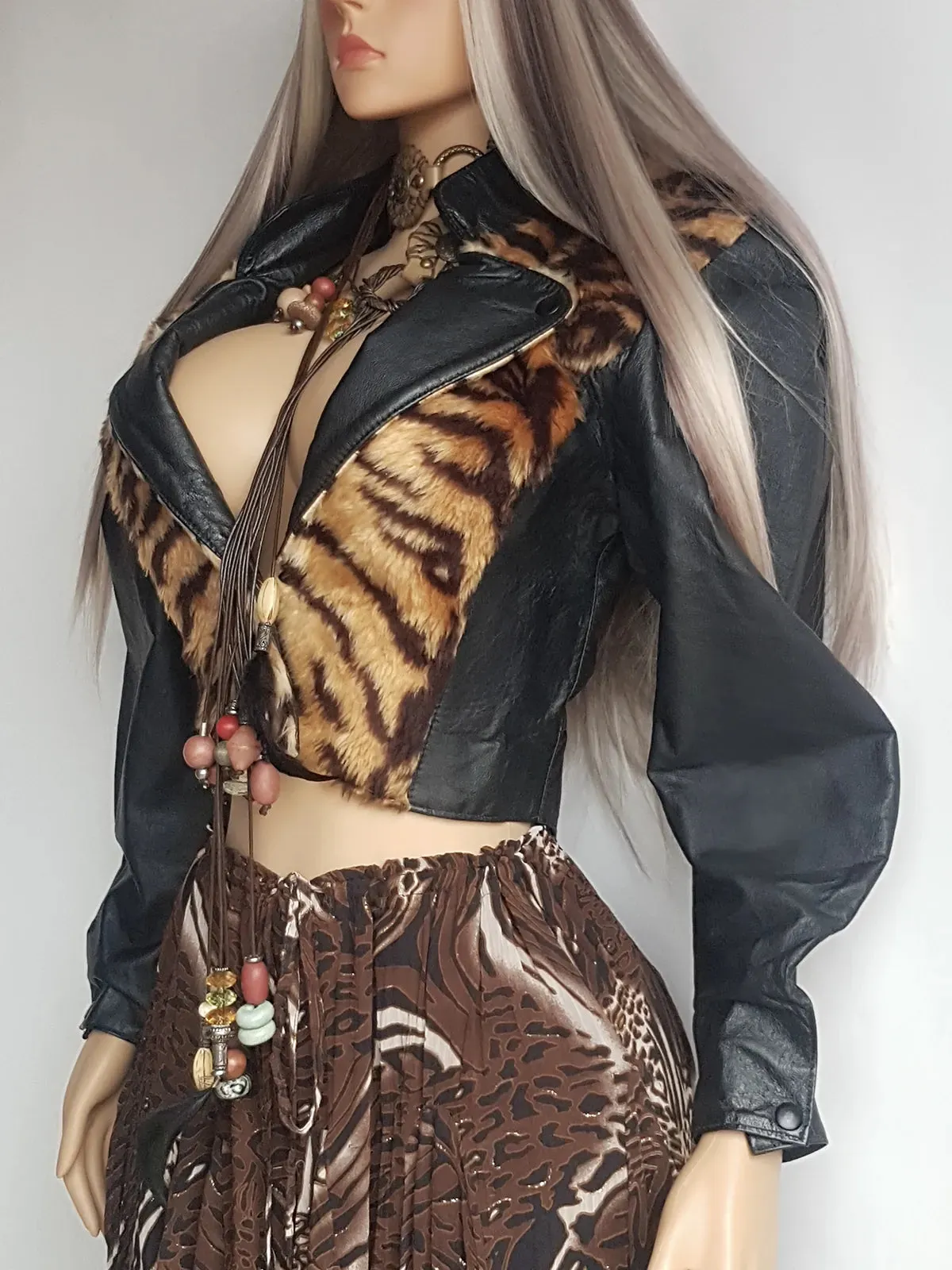 1980s Vintage 100% Genuine Leather Tiger Motorcycle Jacket - Metal Hardware - Fully Lined Jacket