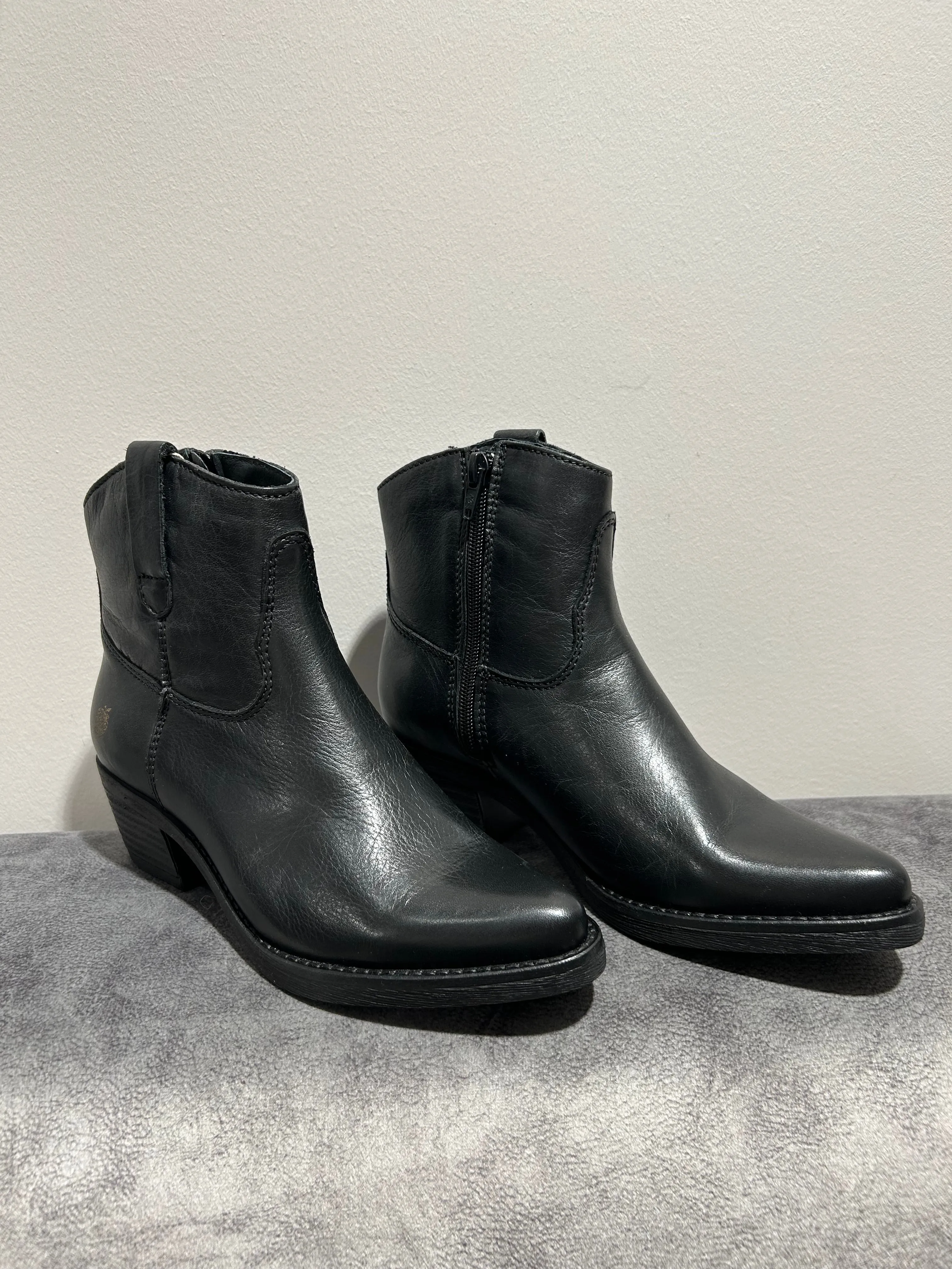 APPLE OF EDEN Black Cowboy Boot