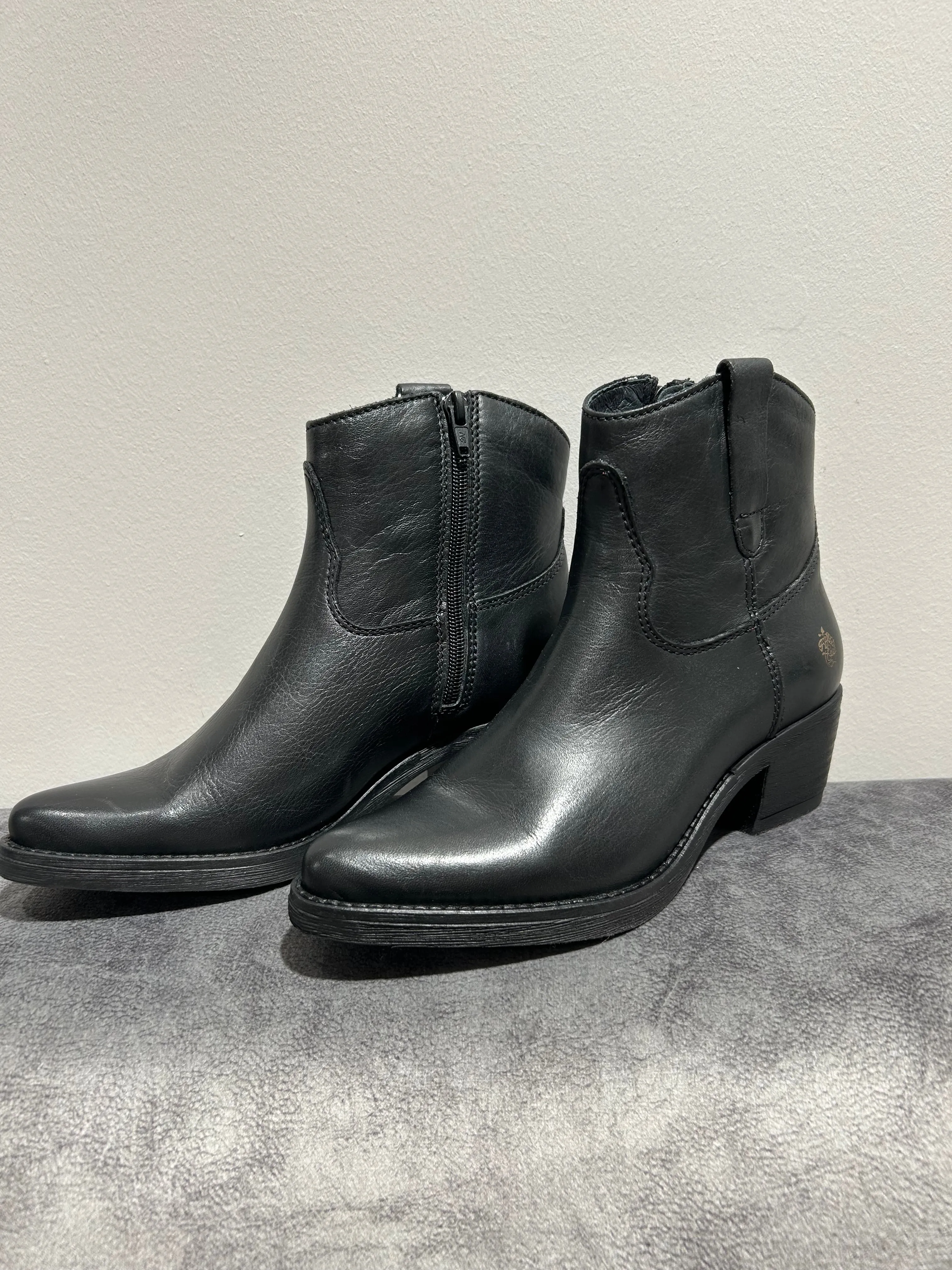 APPLE OF EDEN Black Cowboy Boot