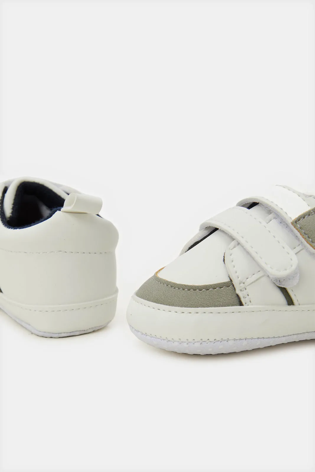 Baby White Velcro Pram Shoe