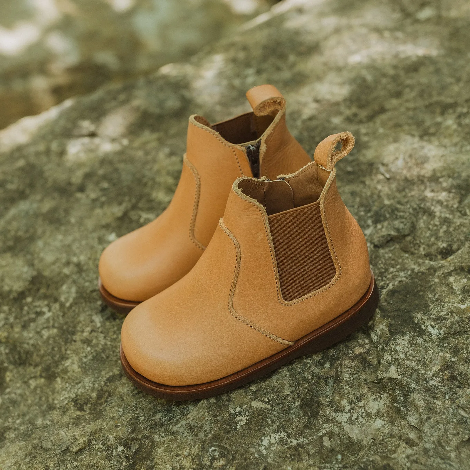 Cedar Viajero Chelsea Boot {Children's Leather Boots}