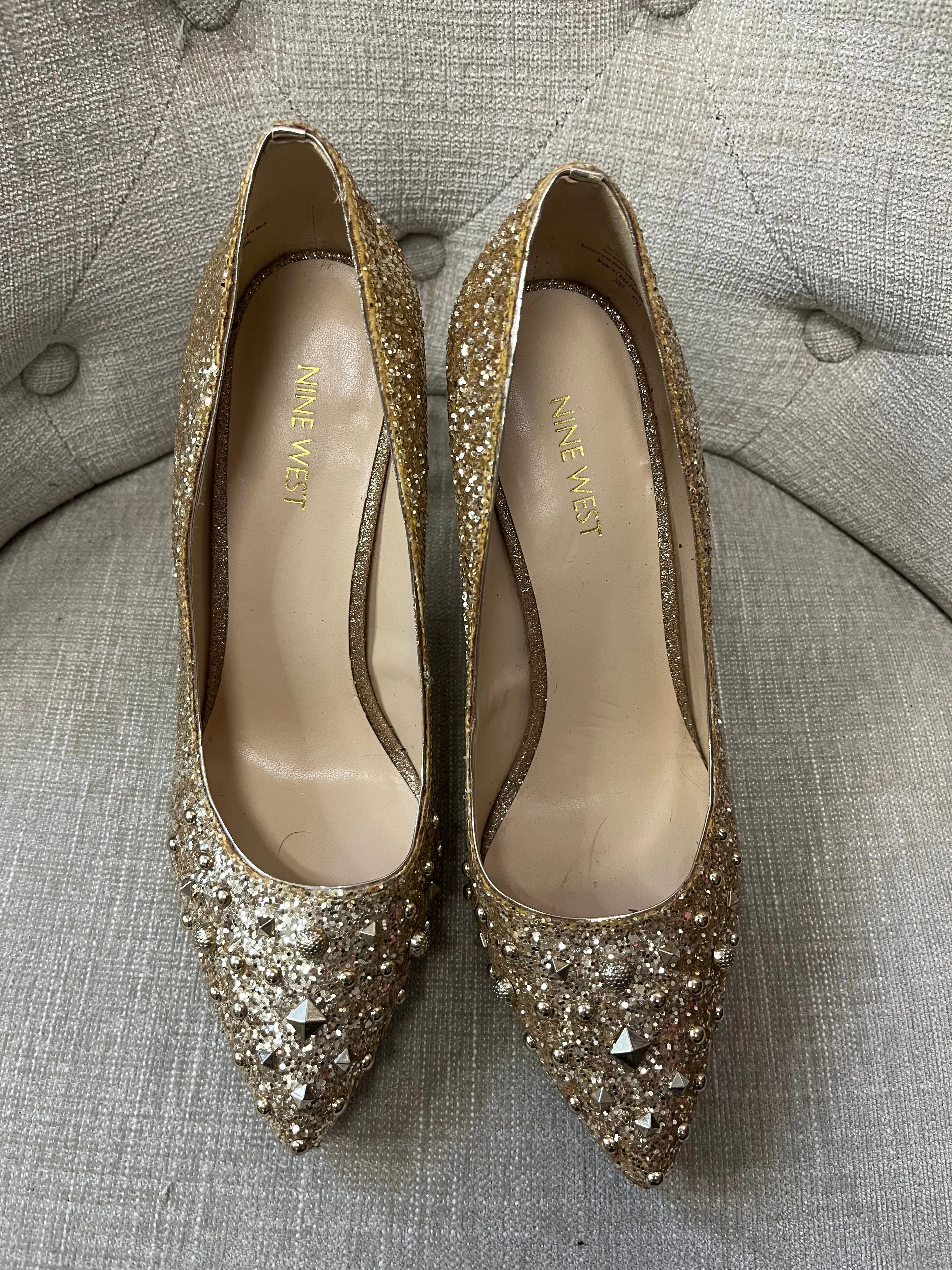 Nine West Gold Glitter Pumps (Size 9)