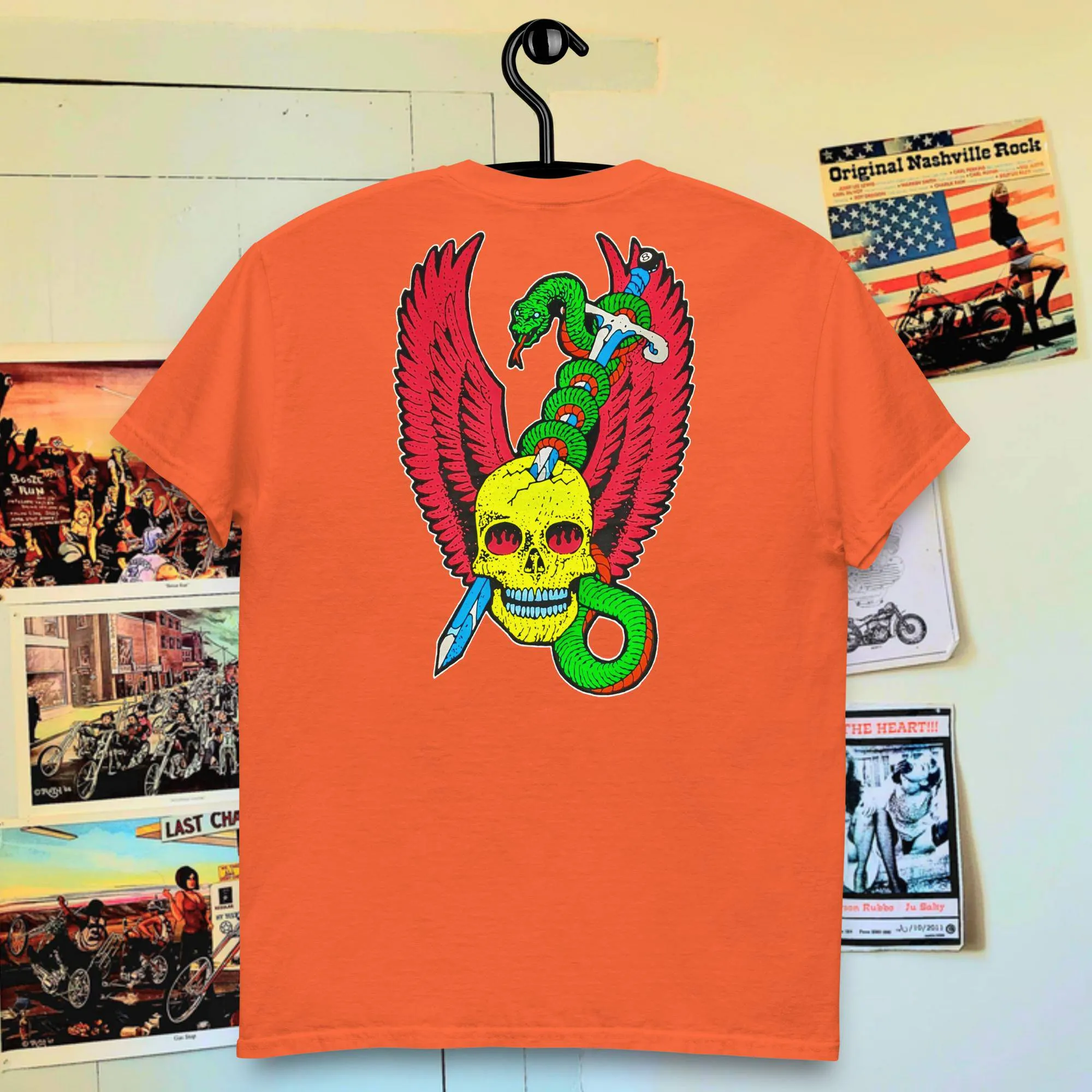 T-Shirt Snake on Skully head.