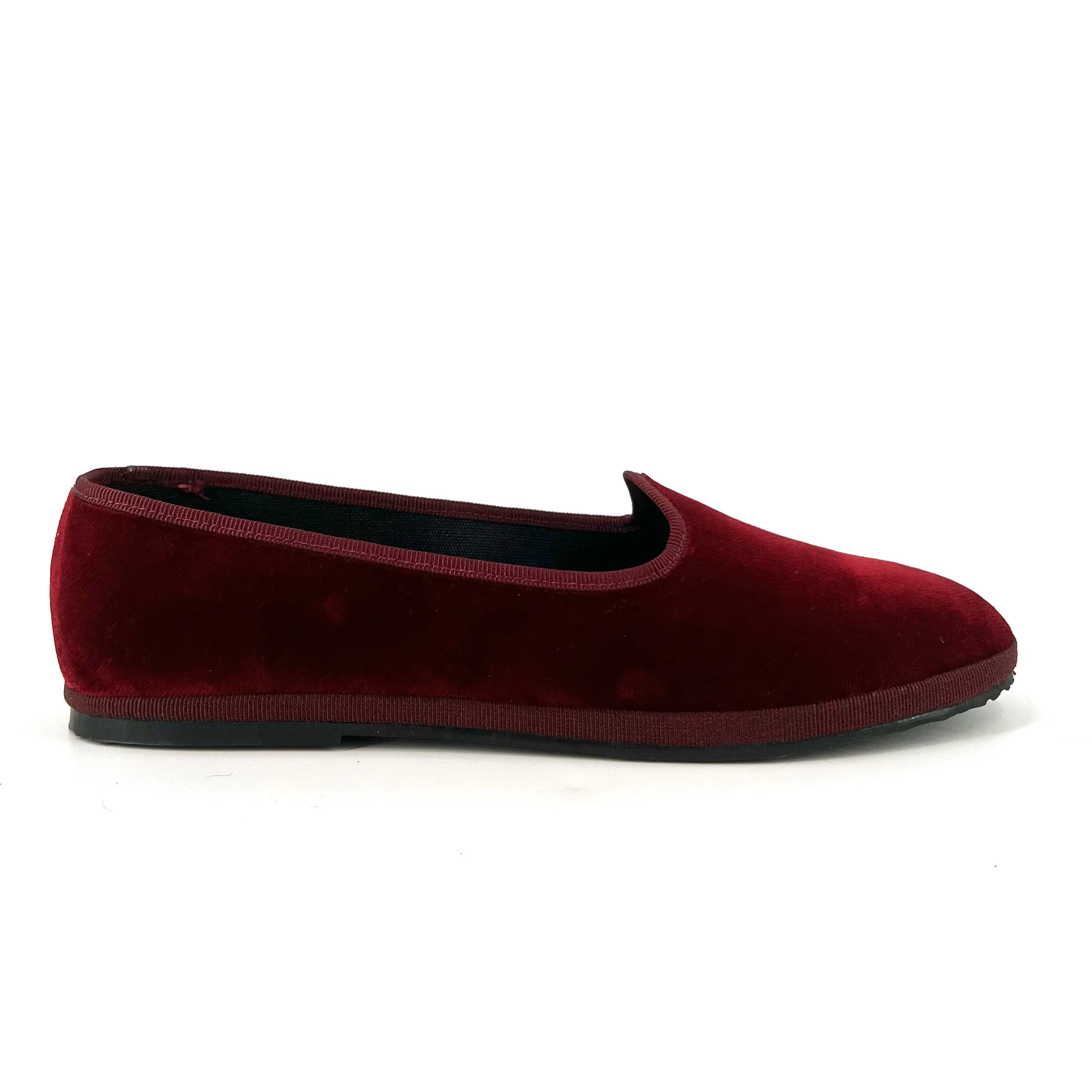 The Velvet Everyday Flat in Bordo