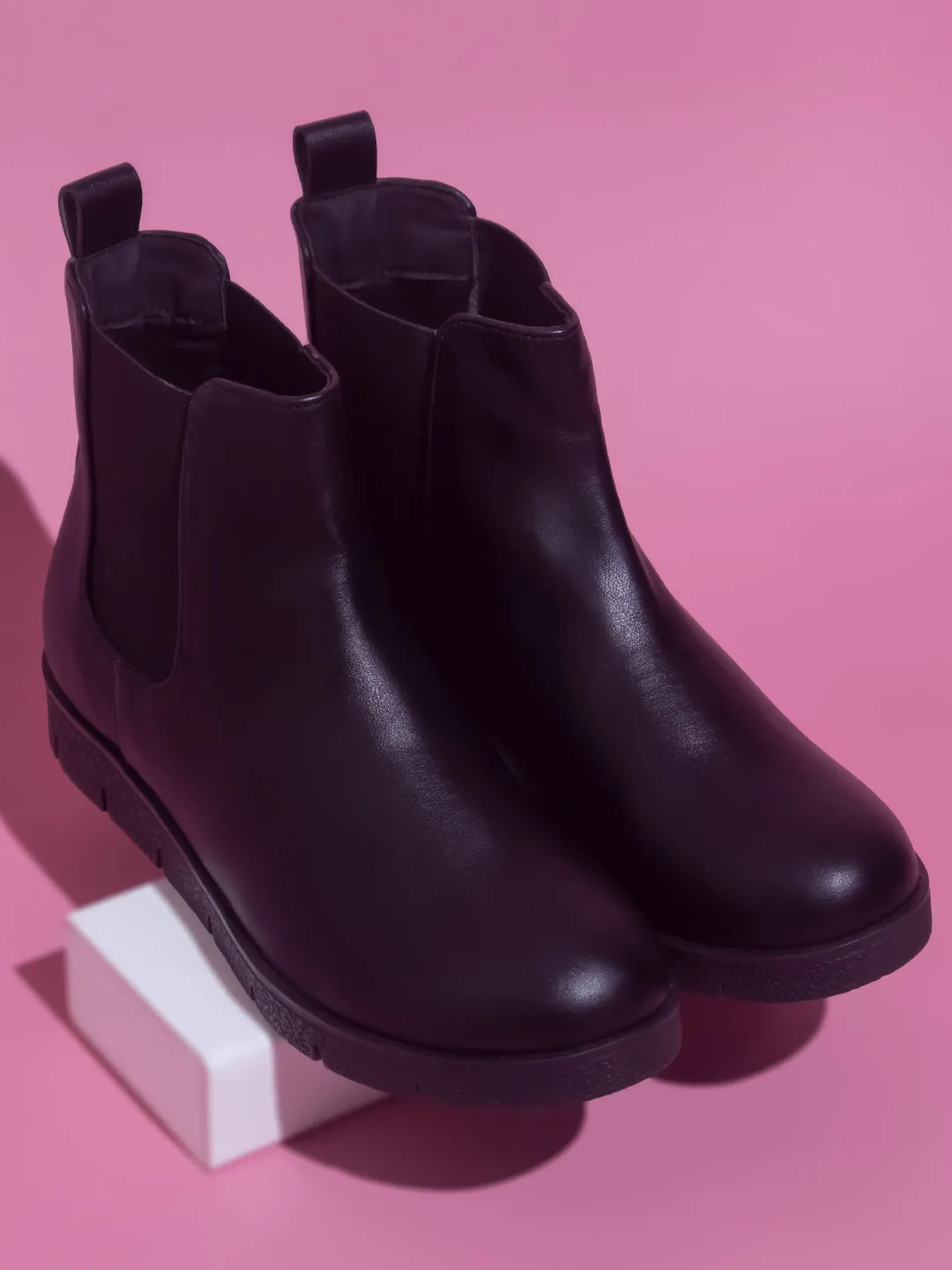 Women Black Mid Top Chelsea Boots